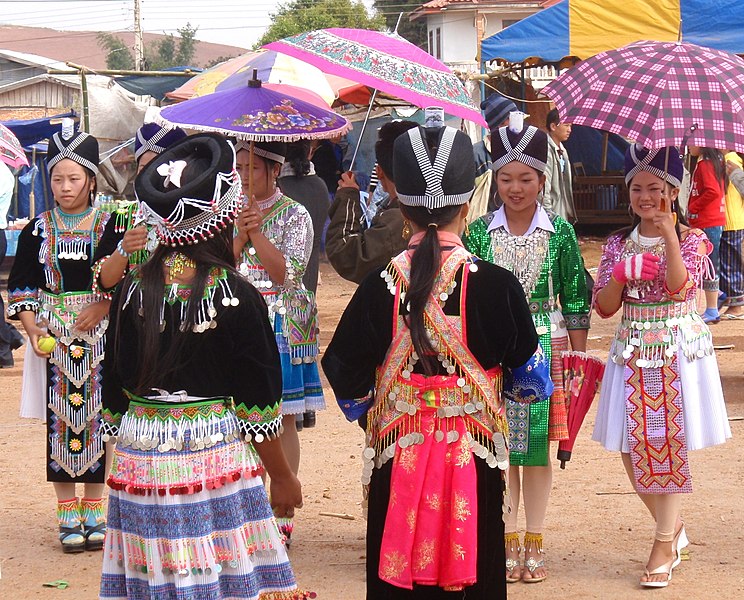 File:Hmong Girls New Year Celebration Games.jpg