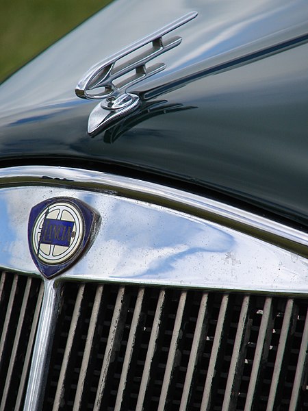 File:Hood Ornament, Kemble Air Show 2009 (3643975857).jpg