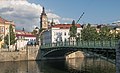 Hradec Králové (Königgrätz), die Pražský Brücke über die Elbe mit dem Bílá věž (der Weiße Turm) und der Turm der Kathedrale