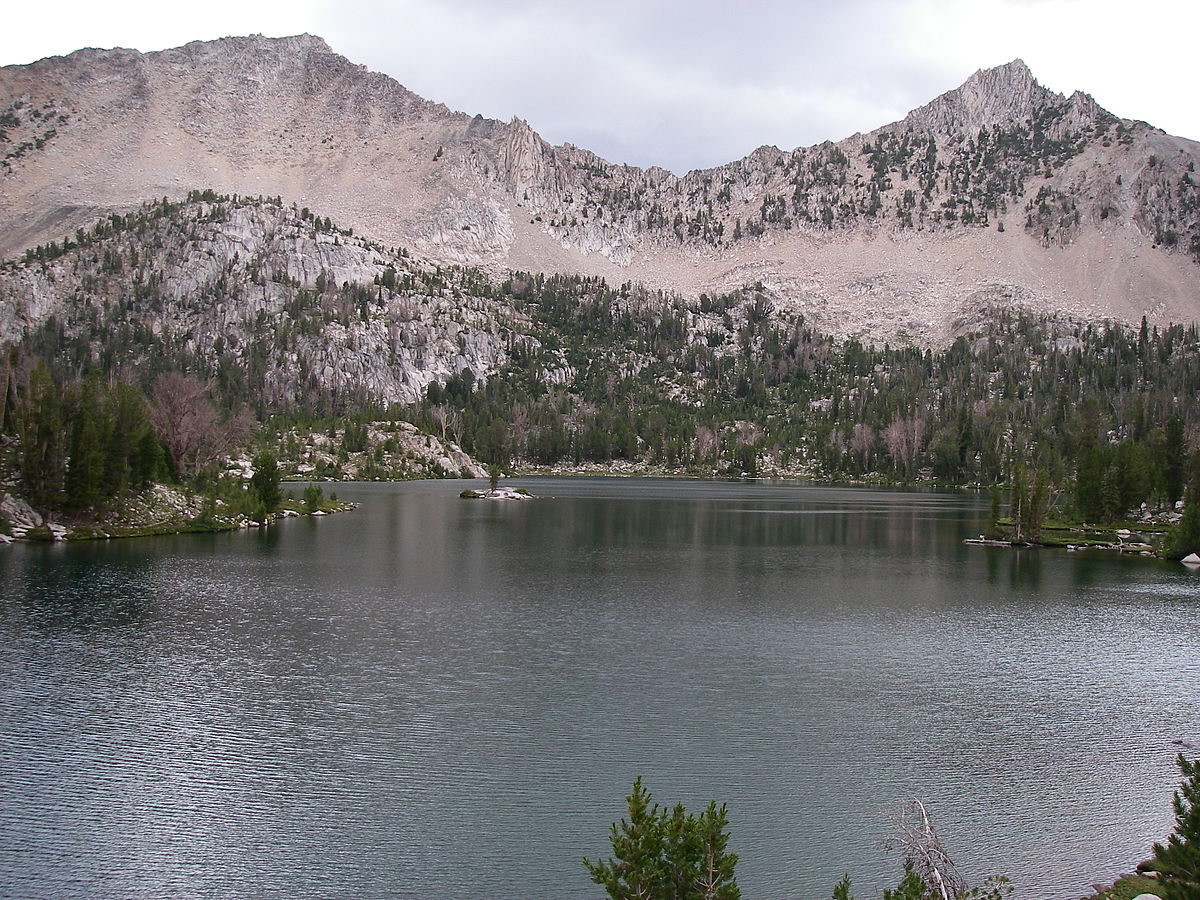 White lake. Озеро ЭС Саадия. Озеро белая стена фото. Hummock.