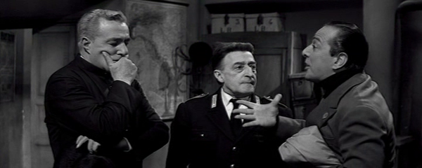 De Sica con Totò e Gianni Agus ne I due marescialli (1961)