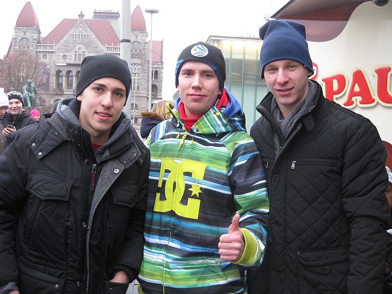 File:Ice hockey team Jokerit's former players Teuvo Teravainen & Esa Lindell with Don Bigileone (12974816435).jpg