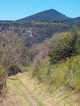 Come arrivare a Monte Rocca Romana con i mezzi pubblici - Informazioni sul luogo