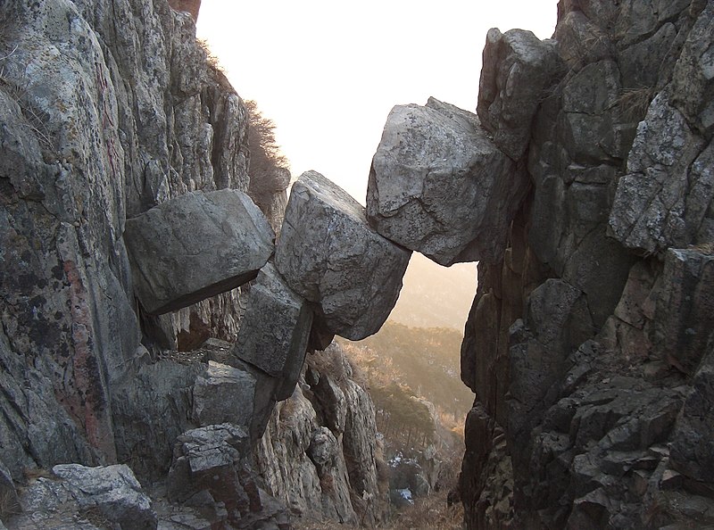 Tập tin:Immortal Bridge - Mt Tai.JPG