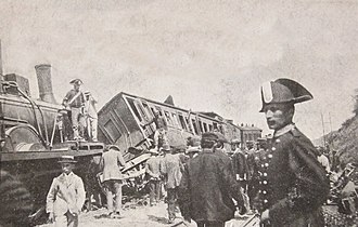 A photo of the trains after the collision. Incidente ferroviario di Castel Giubileo 1900 - 05.jpg