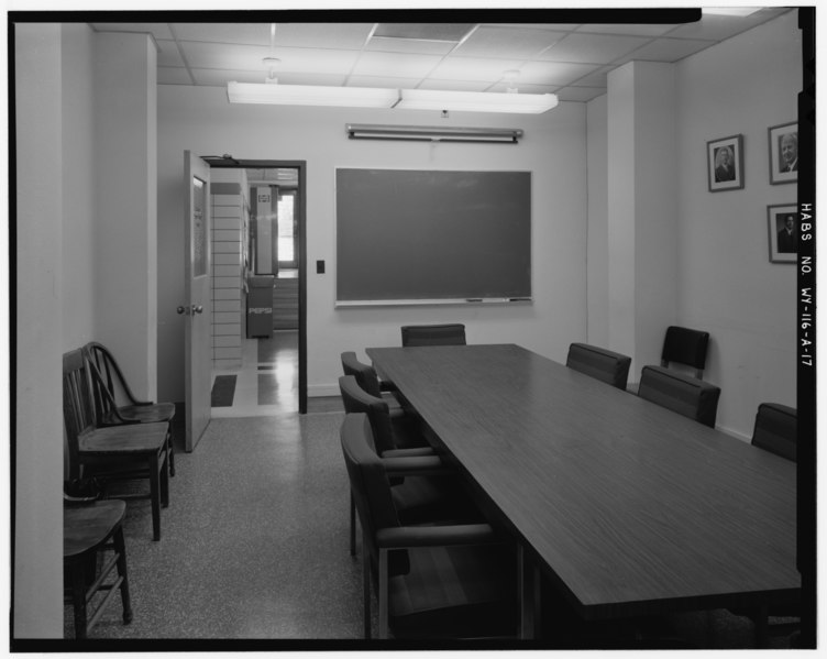 File:Interior of seminar room on central south side of basement (first floor), north view towards north entrance to building - University of Wyoming Campus, Library, East of Ninth HABS WYO,1-LARAM,3A-17.tif