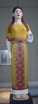 פפלוס הקורה (אנ'), שחזור בצבע של פסל מסביבות שנת 530 לפנה"ס