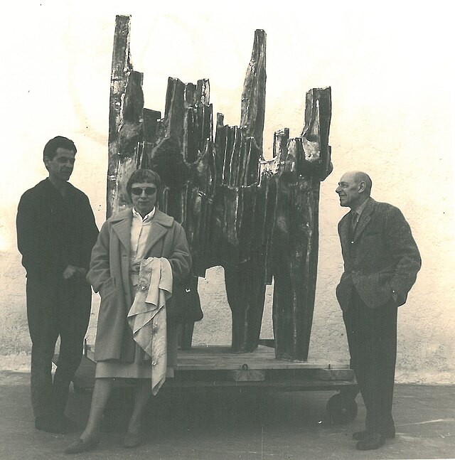 Jean Vincent de Crozals, Jean Dubuffet (à droite) et épouse Dubuffet à la villa Gaudissart en 1964.
