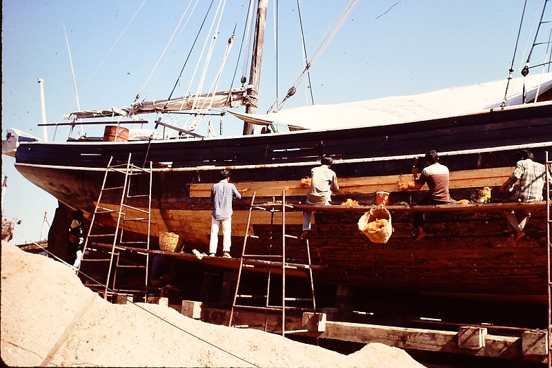 File:Johanne Regina (ketch, 1929) - Caulking new planks in Thailand 1978.jpg