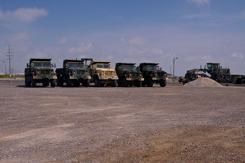 File:June 1, Staging area for shoreline cleanup, Lafourche, LA (4666451882).jpg