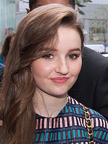 Kaitlyn Dever - the beautiful, cute, actress with German, Irish, English, roots in 2022