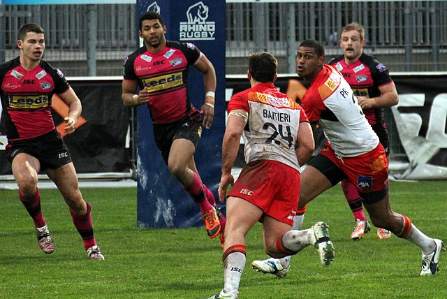 Watkins playing for the Leeds Rhinos against the Catalans Dragons in 2013