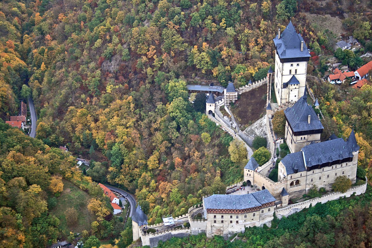 Karlštejn – Travel guide at Wikivoyage