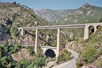 Der Vecchio-Viadukt im korsischen Hochgebirge