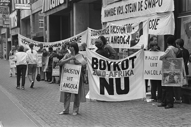 File:Leidsestraat Angola Demonstratie1981.jpg