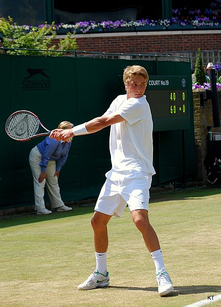 Broady playing at the 2011 Wimbledon Junior Championships