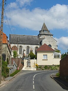 Ligny-sur-Canche - Eglise et monument aux morts.JPG