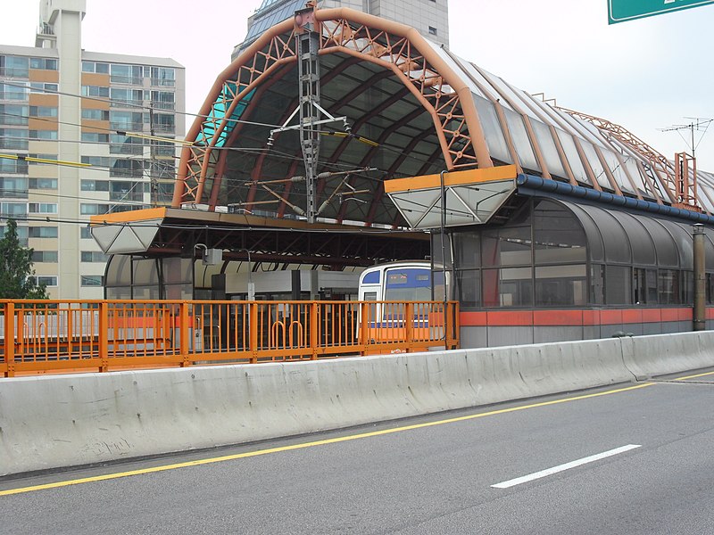 File:Line 3 Oksu Station Outside.JPG