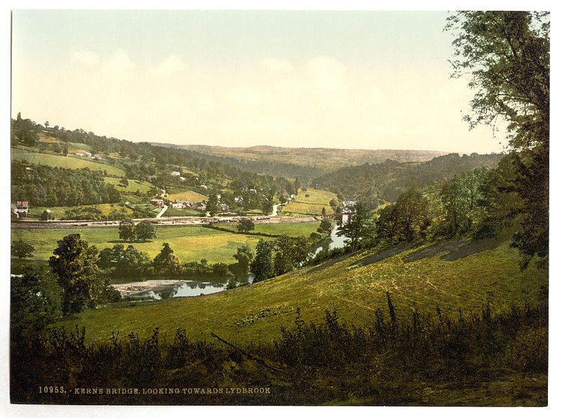 File:Looking towards Lydbrook, Kerne Bridge, England-LCCN2002696832.jpg