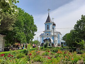 Biserica din localitate, monument protejat.