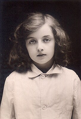 Эндрюс в возрасте 10 лет в постановке «Скалолазы» (1903). Фотограф Лиззи Касвалл Смит