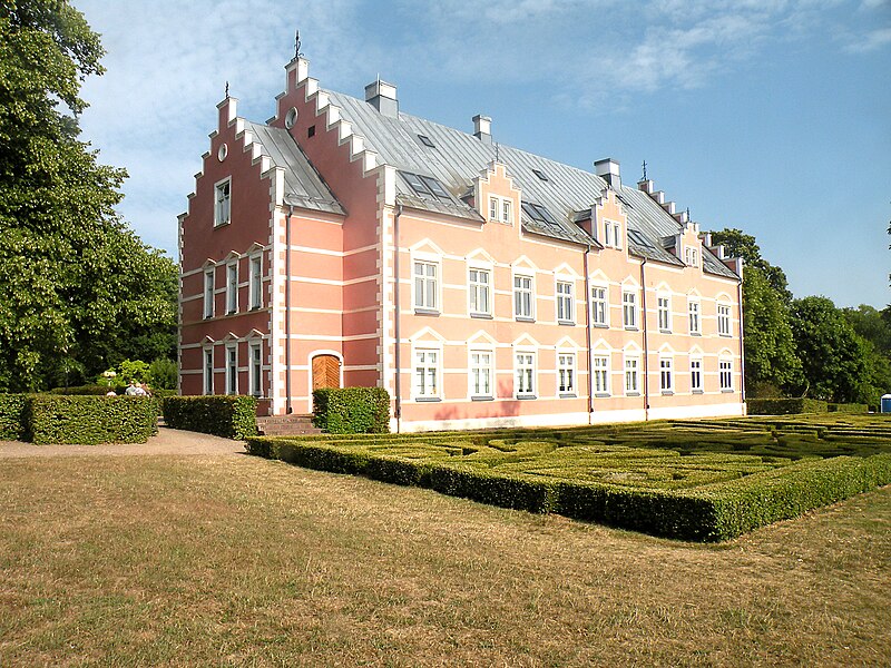 File:Main house in park.jpg