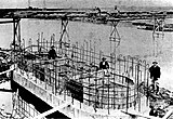 旧治水橋下部工の建設工事（1931年頃）[37]