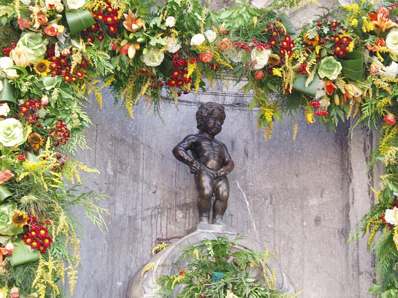 File:Manneke pis 1 Sept2005.jpg