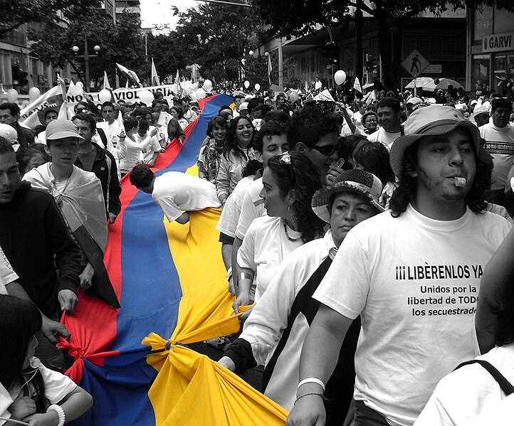 File:Marchando por la libertad en Colombia.jpg