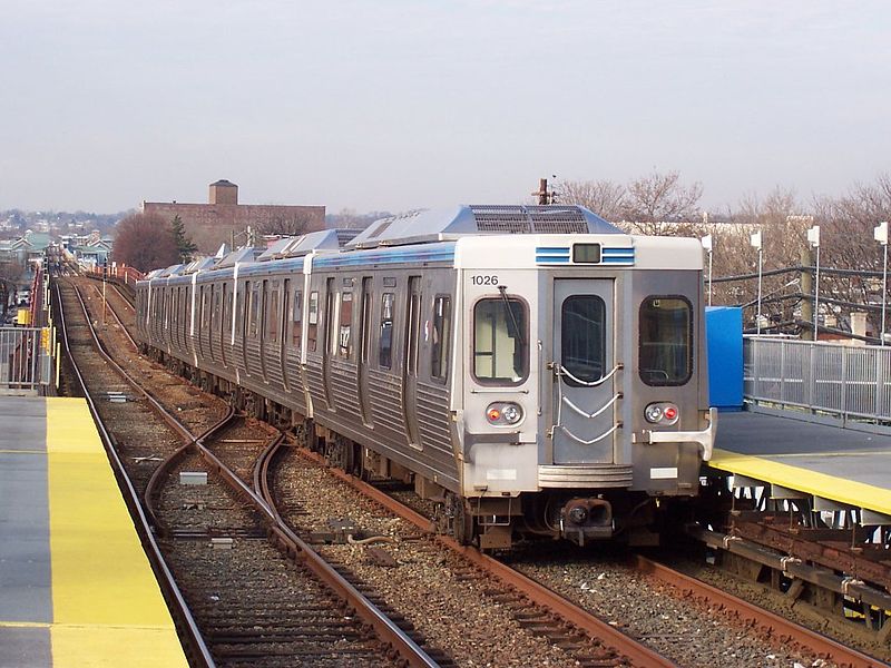 File:MarketFrankfordLineTrain.jpg