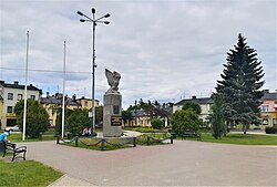 Plaza del mercado y monumento a Tadeusz Kościuszko en Zelów