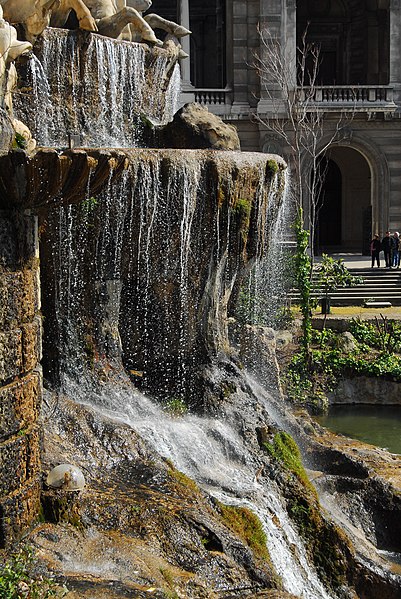 File:Marseille Palais Longchamp Wasserfall JD25032007.jpg