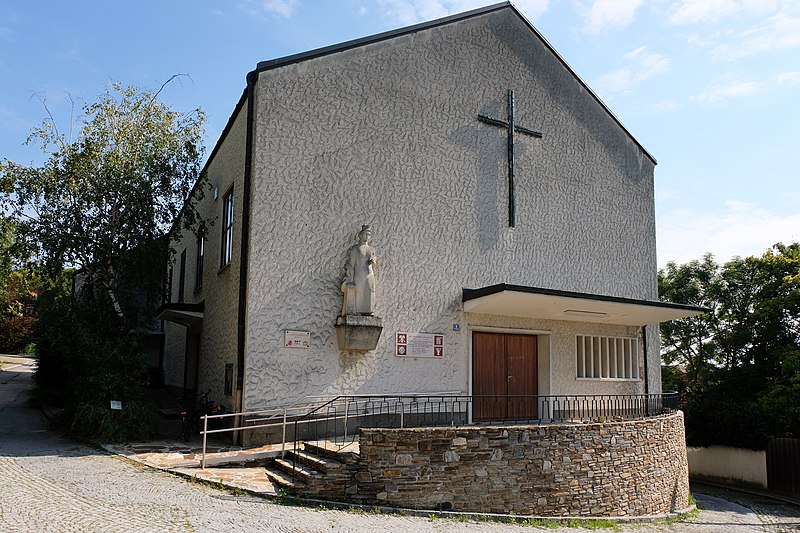 File:Matzen Pfarrkirche Sept 2020 1.jpg
