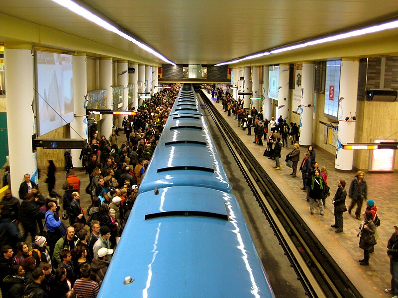 File:McGillMetro-RushHour.JPG