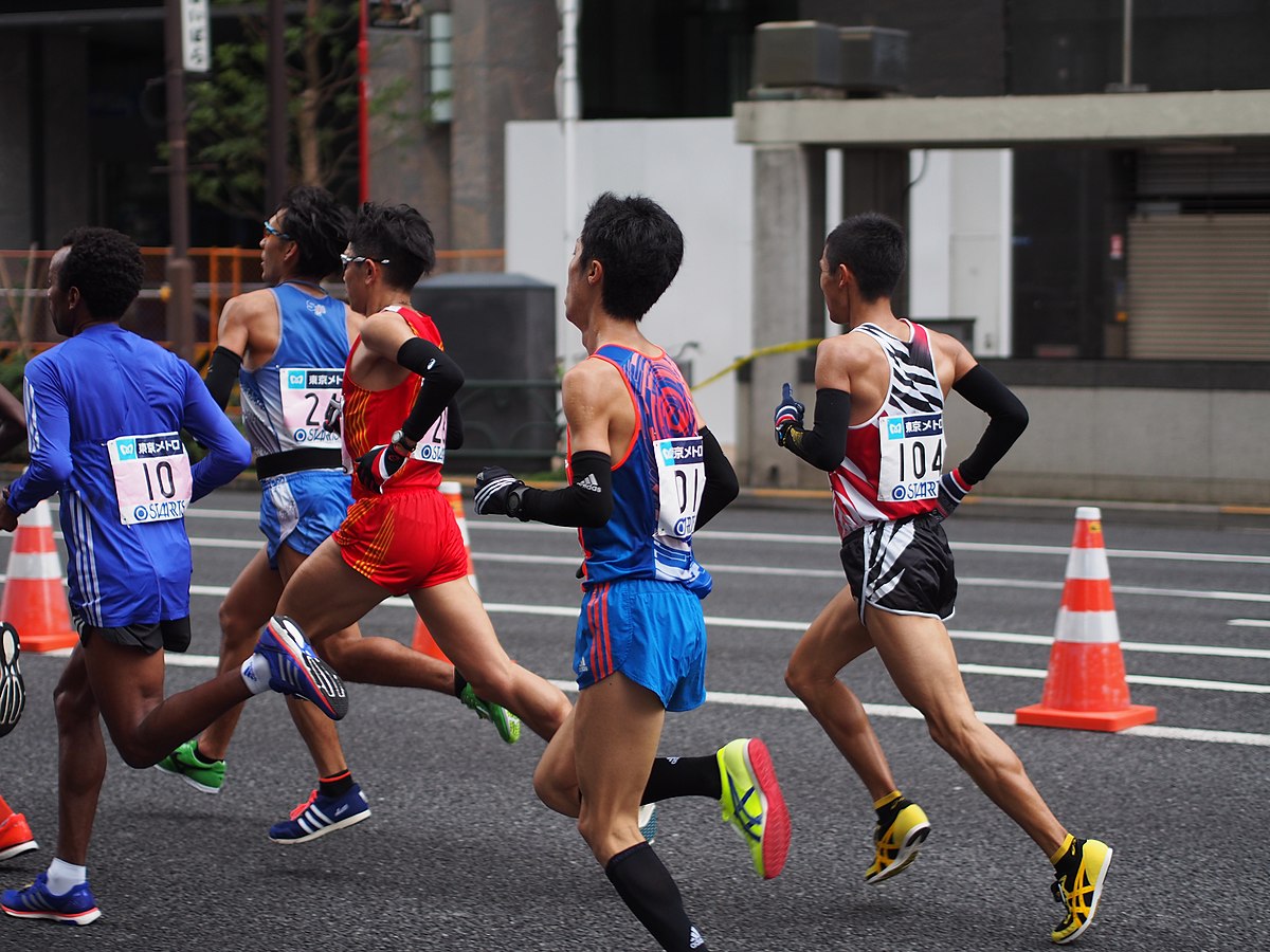 Токийский марафон. Фото Токийский марафон Лидер. Top Run. Top Runner.