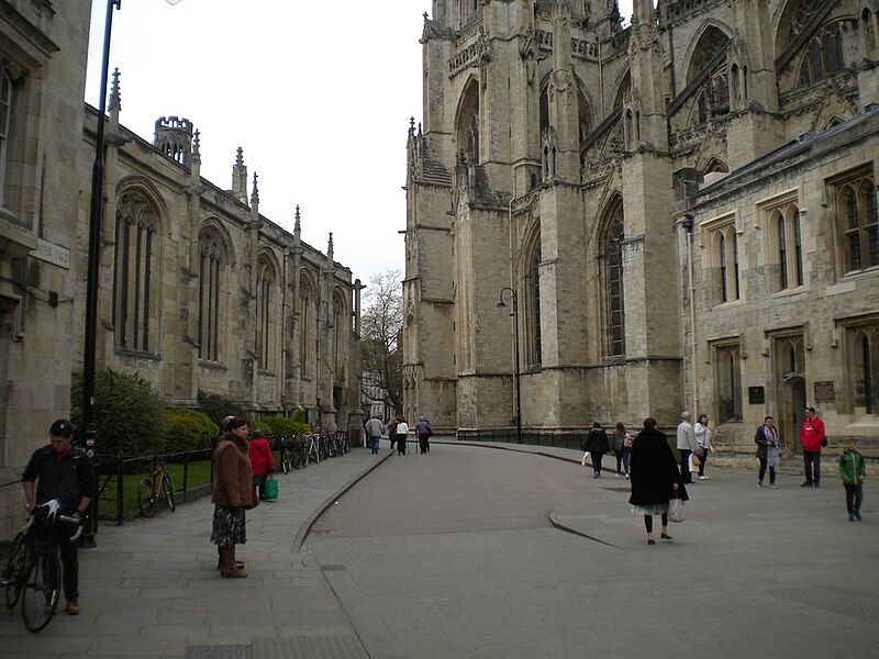 File:Minster Yard, York - geograph.org.uk - 5435314.jpg