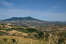 Monte Vulture sullo sfondo