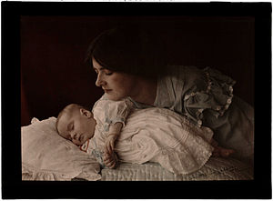 A mother and her child in 1912. Mothers who better understand their infant's signals are said to have higher maternal sensitivity. Mother and Child, 1912.jpg