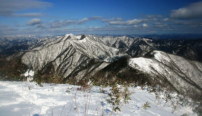 File:Mount Hanabusa from Mount Ozugongen.jpg