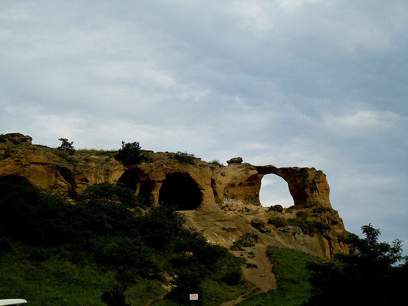 File:Mount Koltso near Kislovodsk (2).jpg