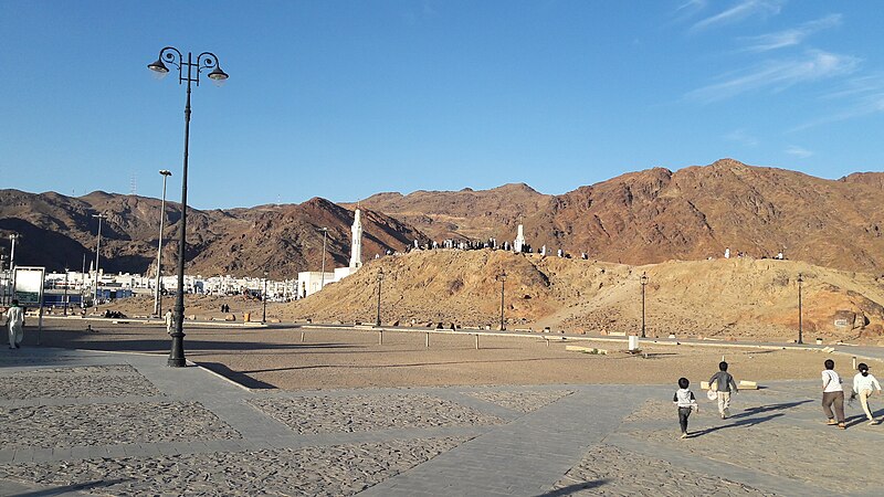 File:Mount Uhud 2.jpg