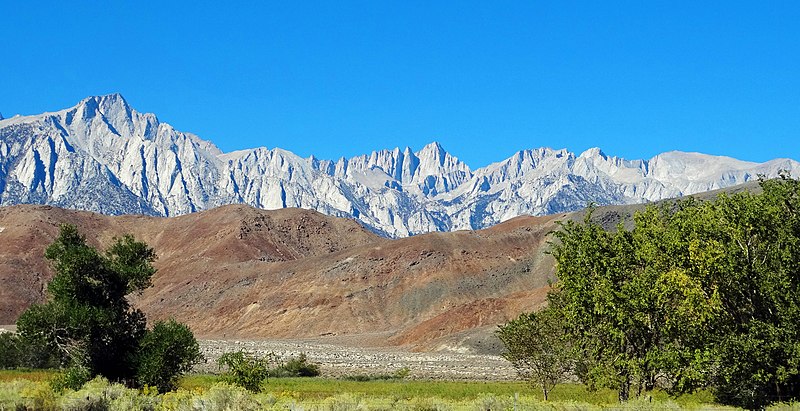 File:Mt Whitney Panorama, Lone Pine, CA 2016 (32615691172).jpg