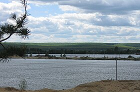 Нагорьевское озеро (на заднем плане)