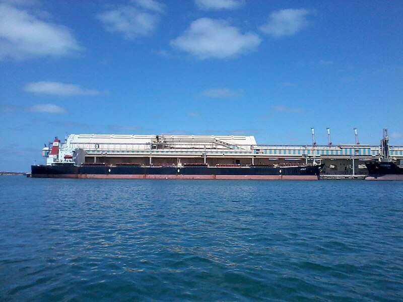 File:Navire ATOUT en quai au port de Casablanca.jpg