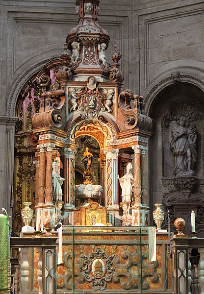 File:Nef de l'Eglise Sagrario (8277412352).jpg