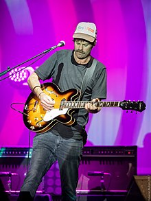 Neil Halstead at the Fox Theater in Oakland, California 2017 Neil Halsted Slowdive.jpg