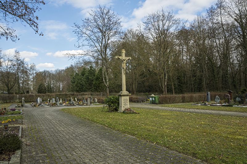 File:Neuer Friedhof (Lehen) jm1768.jpg