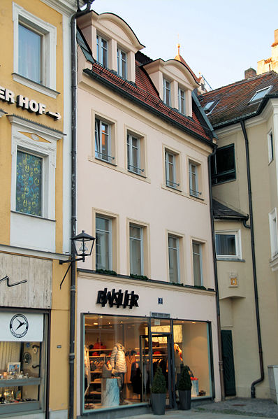 File:Neupfarrplatz 6 Regensburg 2013.JPG