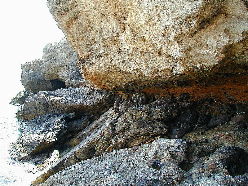 File:Niveau d'érosion marine quaternaire près de Rogliano (Haute-Corse, France).JPG