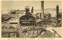 Carte postale montrant les cubilots de l'usine de la société Caledonia à Doniambo à la fin des années 1920.